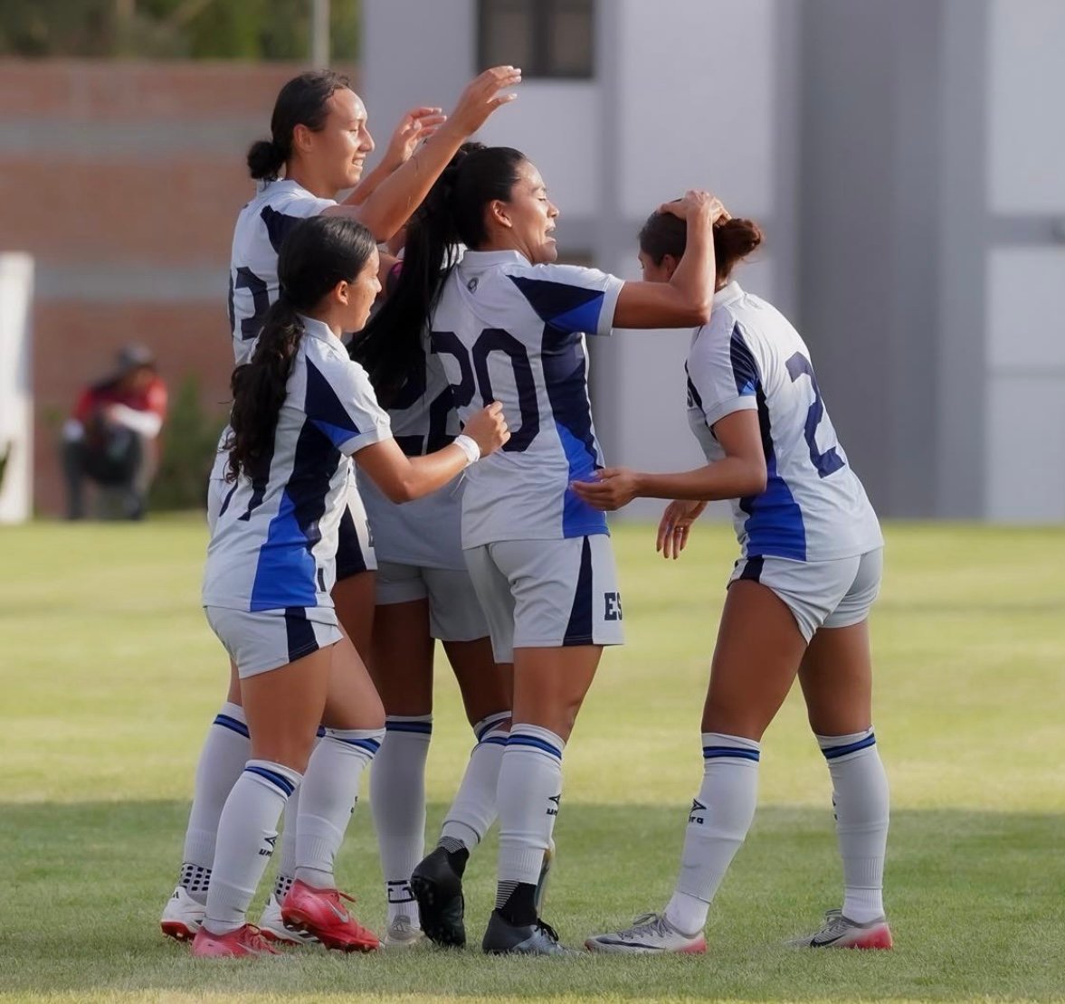 El Salvador arrolla 4-0 a Perú en un partido amistoso