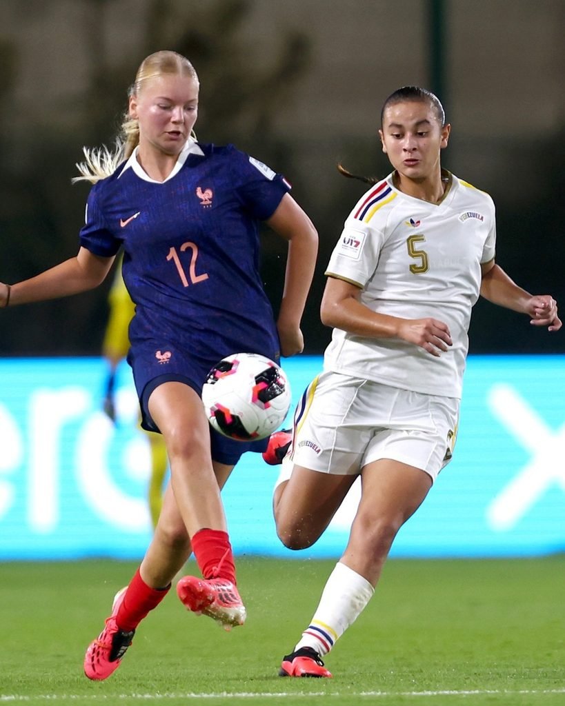 Francia comenzó con pie derecho y venció 2-0 a Venezuela