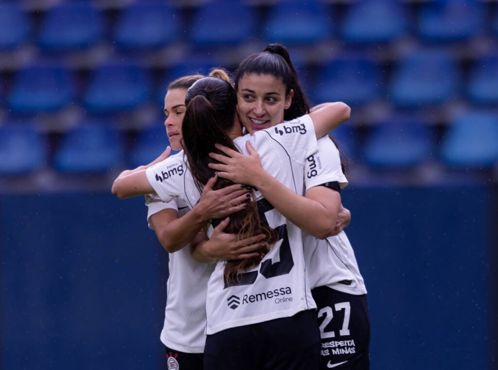 Corinthias muestra su poderío ante Santa Fe